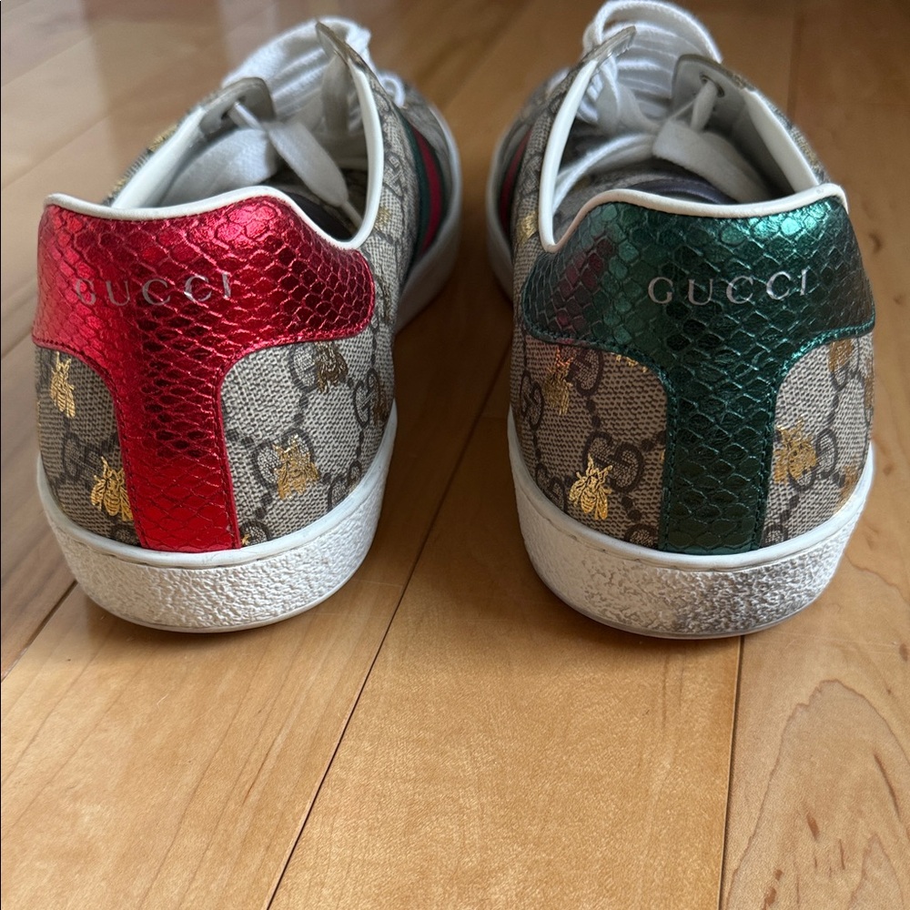 Gucci Brown GG Supreme Bee Low-Top Sneakers with Red & Green Web - Picture 2 of 6